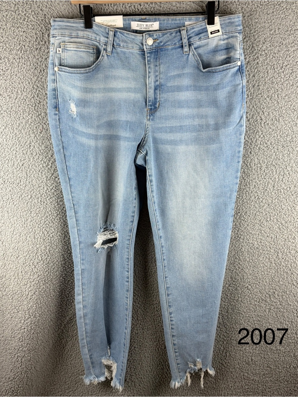 Judy Blue Women’s Light Wash Distressed Boyfriend Fit Jeans Size 15/32 NWT